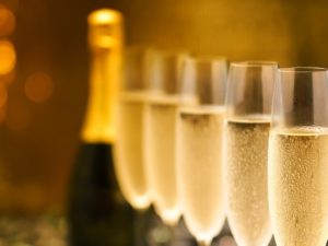 Le champagne sait se faire tout petit… ou géant