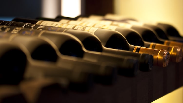 Pourquoi faut-il conserver les bouteilles de vin couchées ?